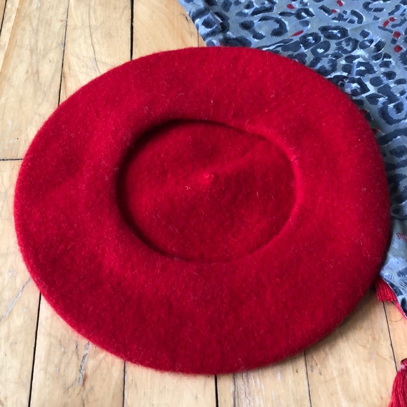 Red Beret & scarf - Picture 2 of 6